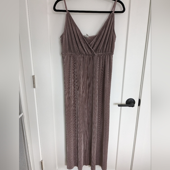 ASOS Lavender Pleated Midi Dress - Picture 1 of 2